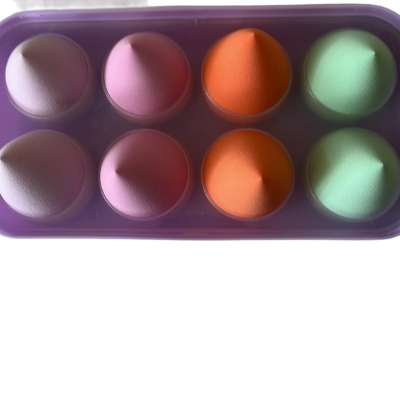 Bella Beauty NWT 8 pack Makeup Blenders with resealable case - Picture 3 of 4